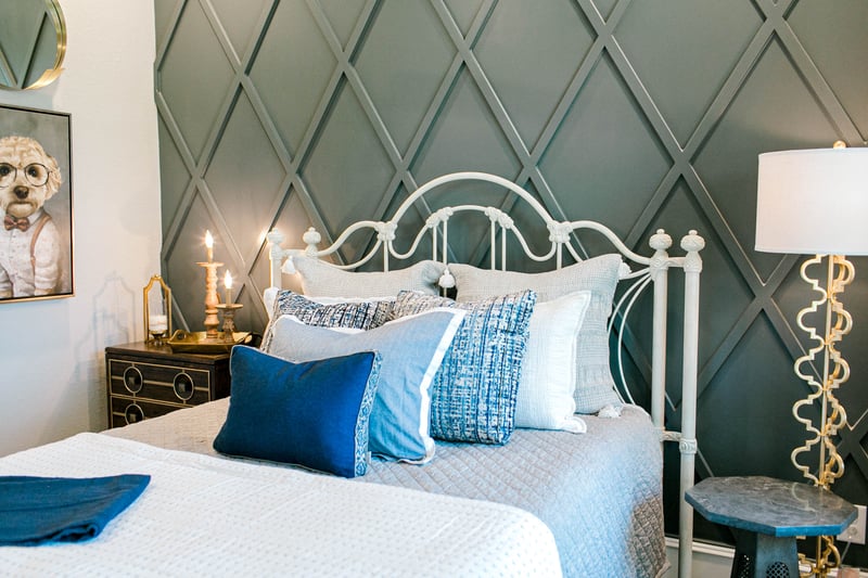 guest bedroom feature wall